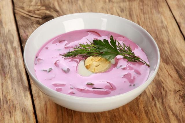 Необычный рецепт холодного польского супа со свеклой на кефире
