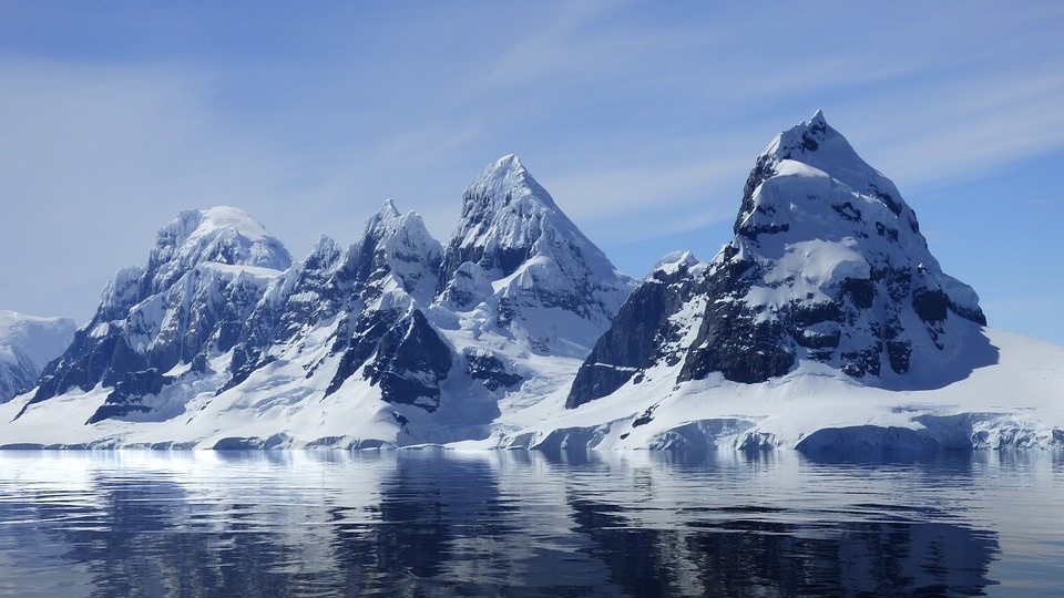 Подо льдами Антарктики обнаружили формы жизни, поедающие камни