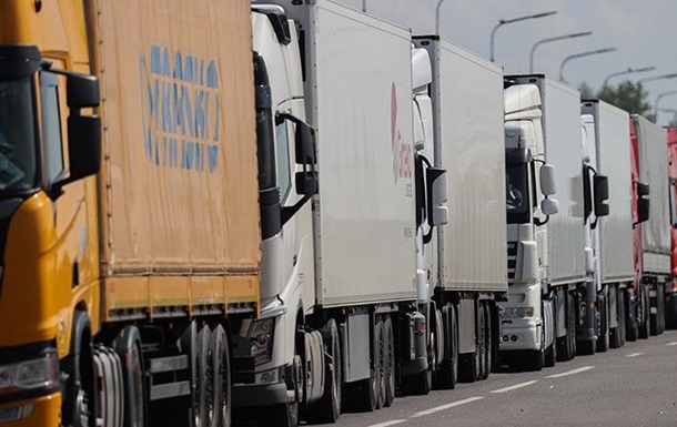 На границе Беларуси и ЕС появились очереди из грузовиков