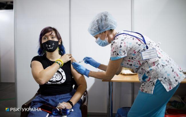 В Украине за сутки сделали почти 115 тысяч прививок против COVID-19