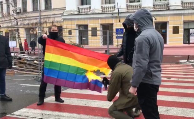 В Одессе полицейский с "коллегами" устроили охоту на геев