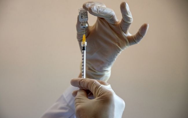 Третья доза вакцины против коронавируса: когда начнут делать укол