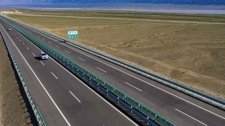 В Китае открыли самую длинную в мире скоростную автомагистраль