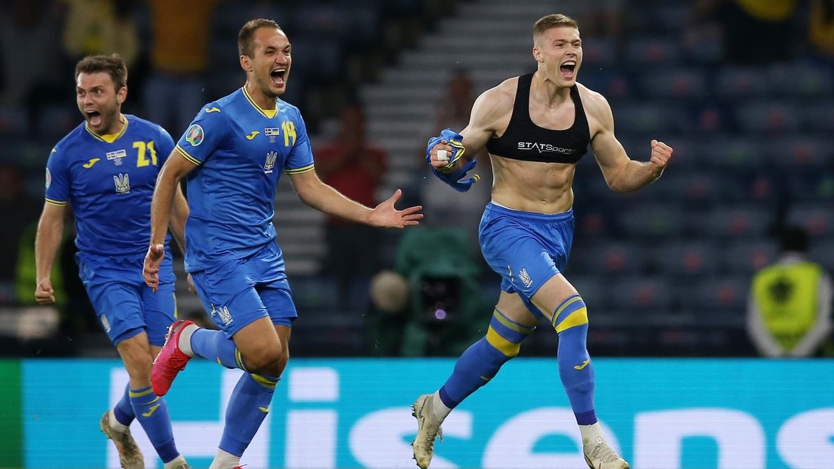 Трое украинских футболистов попали в сборную худших игроков Евро-2020
