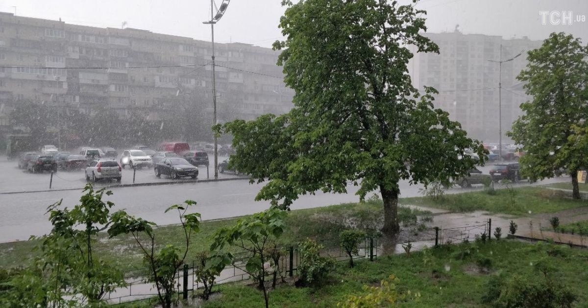 В Украину возвращается непогода: на какие области обрушатся грозы