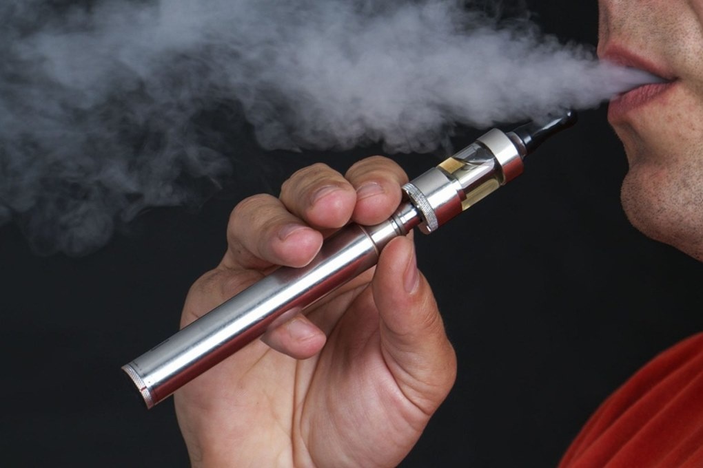 Депутаты намерены окончательно запретить курение е-сигарет в общественных местах