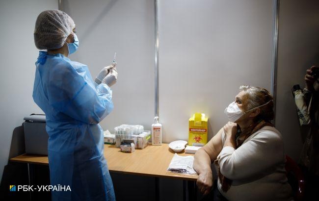 В Украине против COVID-19 за сутки вакцинировали более 100 тысяч человек