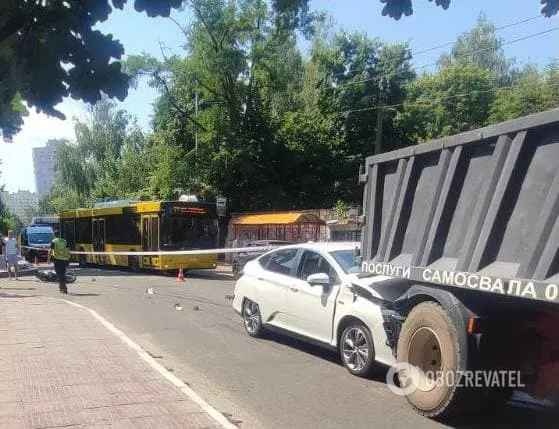 В Киеве в результате тройного ДТП погибла мотоциклистка