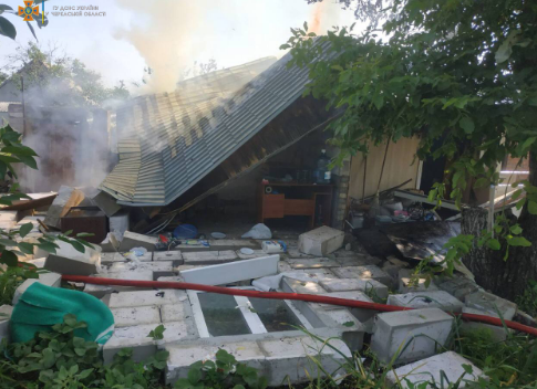 Под Черкассами произошел взрыв в жилом доме, строение полностью разрушено