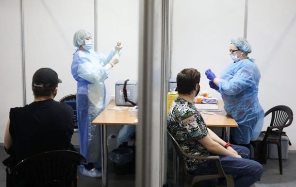 За сутки в Украине против коронавируса привили 108 759 человек