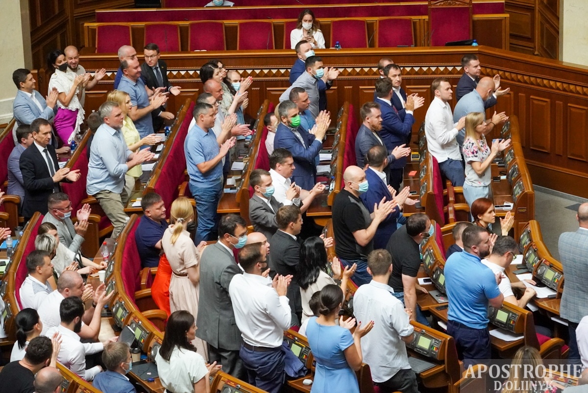 Аплодировали стоя: Рада отправила в отставку Авакова
