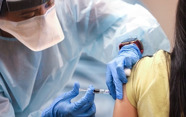 В Украине за сутки против коронавируса вакцинировали рекордное количество граждан