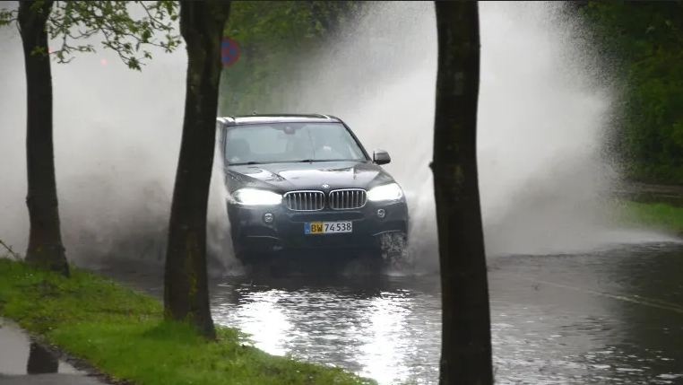 Высокие градусы закончились: идут грозовые ливни и перемена погоды