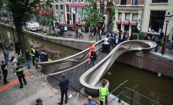 В Нидерландах мост напечатали на 3D-принтере