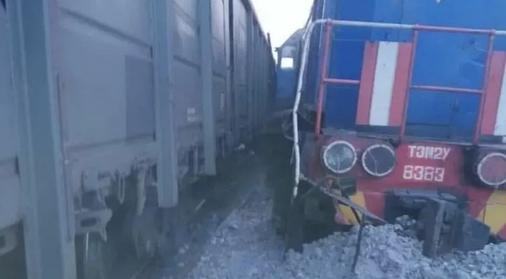 В России два поезда столкнулись "лоб в лоб"