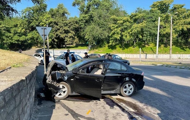 Смертельная авария в Днепре: Mitsubishi на скорости врезался в стену