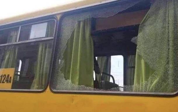 В Днепре обстреляли автобус с людьми