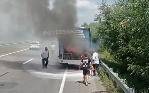 На Одесчине на ходу загорелся автобус с пассажирами: подробности инцидента