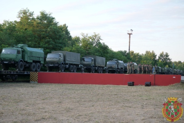 На запад Беларуси прибывают эшелоны с военной техникой России