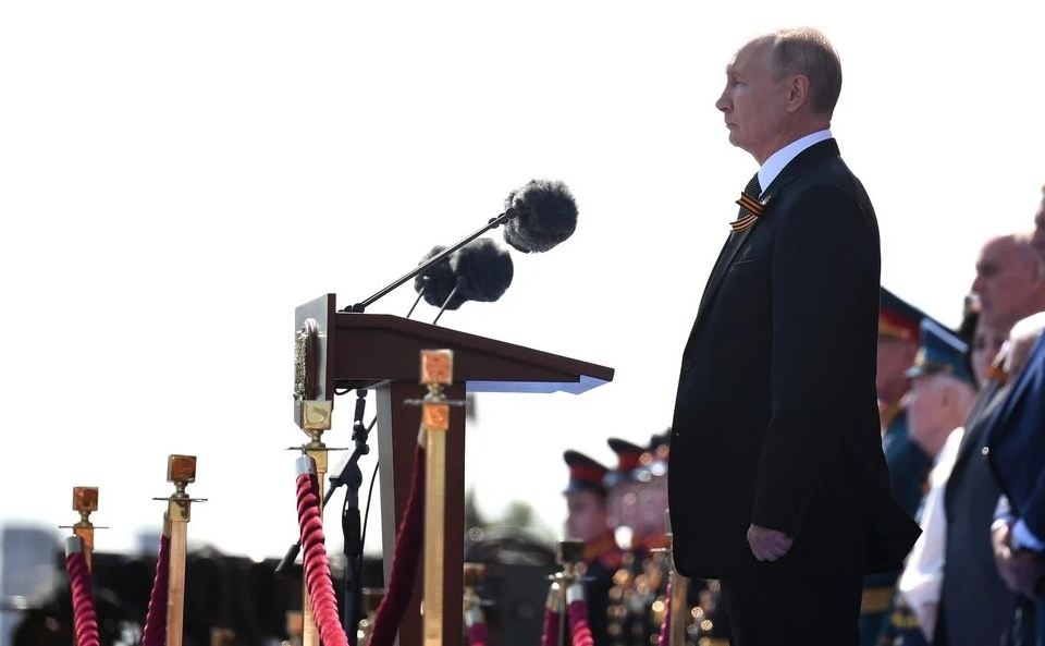 Путин провел парад ВМФ и заявил, что уничтожит любого противника