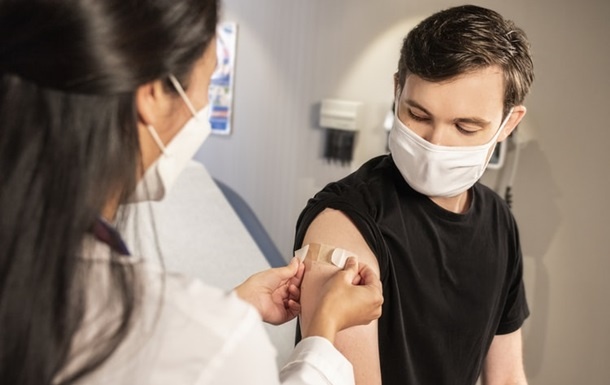 В Украине намерены разрешить смешивать различные вакцины против коронавируса