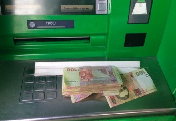 Фальшивые деньги в банкоматах: в ПриватБанке прояснили ситуацию