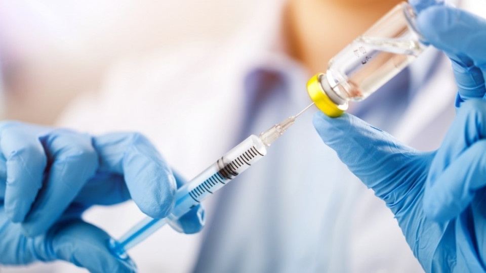 Американцам будут платить по $100 за прививку от коронавируса