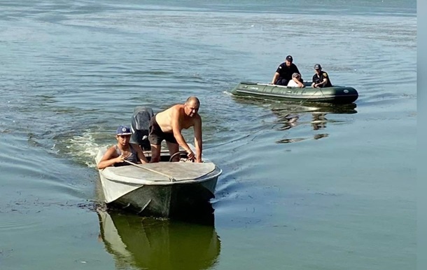 Под Одессой ребенка на надувном матрасе отнесло на километр от берега