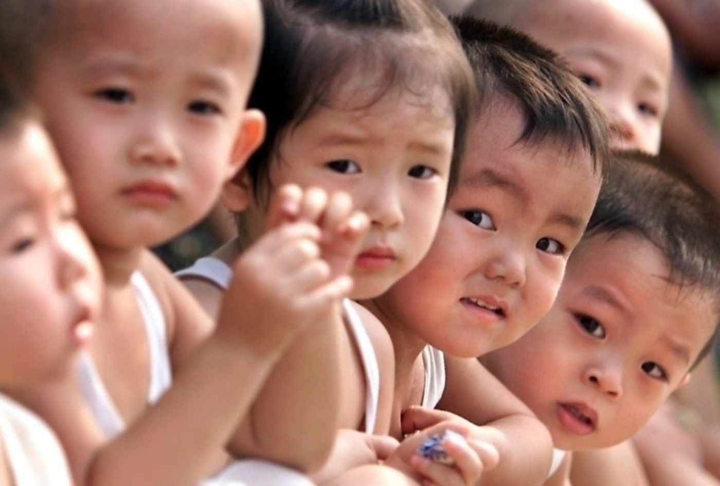 В Китае отменили штрафы за рождение третьего ребенка