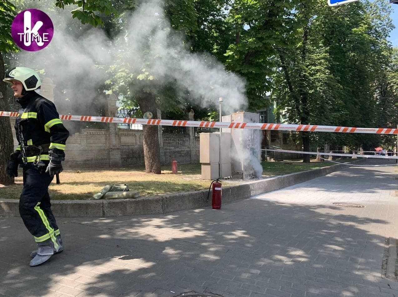 В Киеве возле ОП горел трансформатор