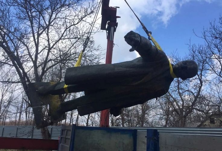 Ленин едет на Донбасс: как Черкасчина избавилась от бронзового памятника