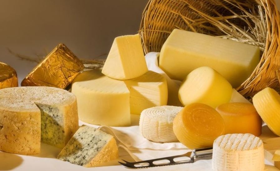 Опасный сыр завезли в Украину из Польши