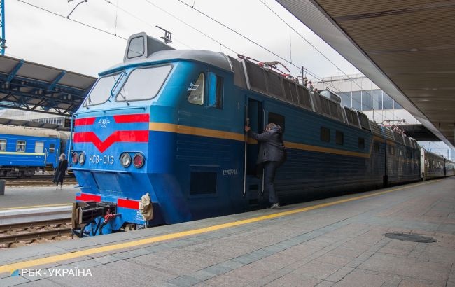 Под Тернополем с рельсов сошел пассажирский поезд Рахов-Киев: есть ли острадавшие