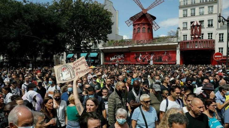 Францию захлестнули протесты: что происходит