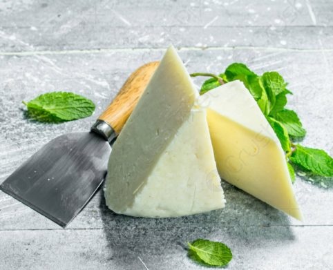 В Украине нашли опасный для здоровья сыр, завезенный из Польши
