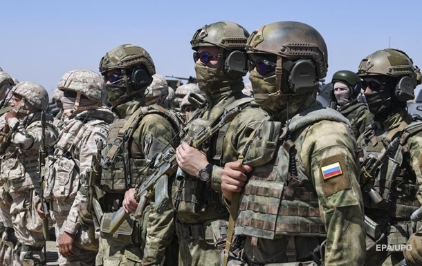 Масштабные учения? Россия стягивает войска к украинским границам