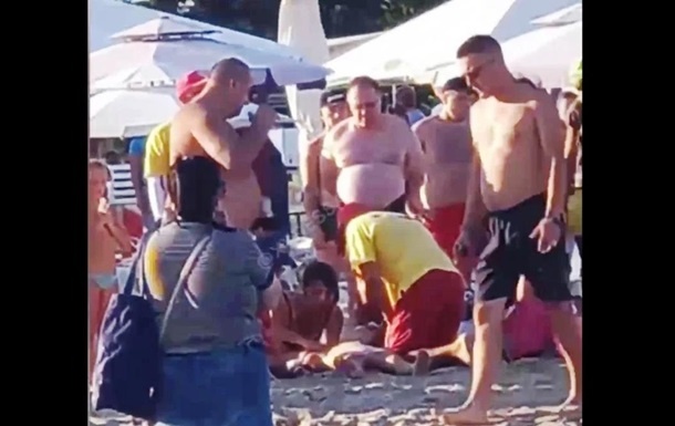 На пляже Одессы удалось откачать утонувшую восьмилетнюю девочку