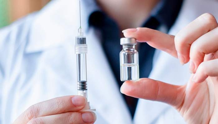Бустерная прививка: кому понадобится третья доза вакцины против коронавируса