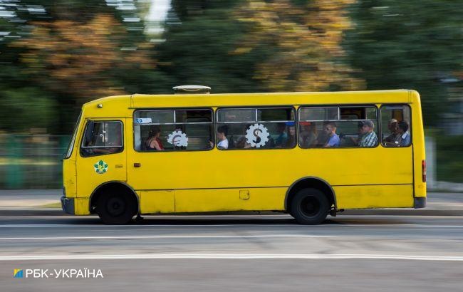 В пригородных маршрутках возле Киева частично снизили повышенные ранее цены на проезд