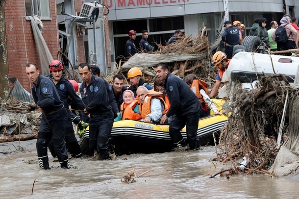 Наводнение в Турции: погибли уже 27 человек