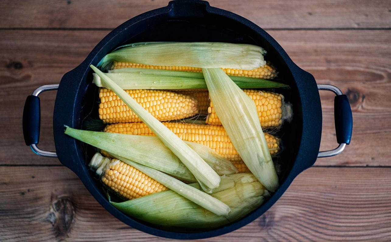 Чтобы была сочной: как правильно варить кукурузу