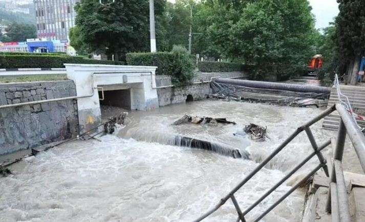 Готовится эвакуация: подробности потопа в Керчи