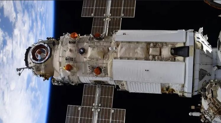 В России заявили, что дырку на "Союзе" проделал астронавт НАСА, американцы все отрицают