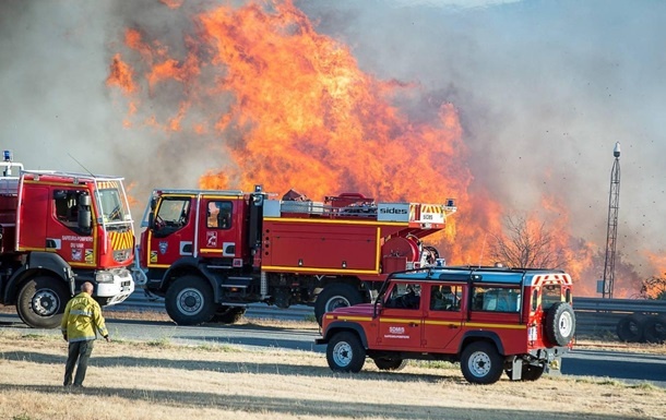 Вслед за Турцией и Грецией: на юге Франции вспыхнули лесные пожары