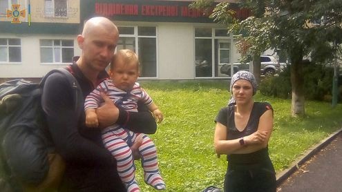 Туристы с младенцем заблудились в Карпатах: спасали горные поисковики