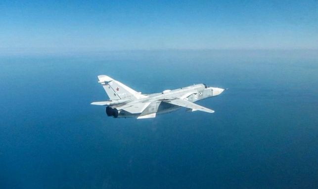 "Пер" на Румынию, игнорируя диспетчеров: над Черным морем перехвачен Су-24 России