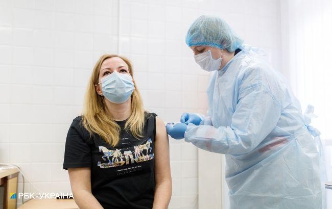 За сутки в Украине против коронавируса вакцинировали более 120 тысяч человек