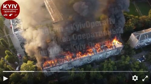 Масштабный пожар хрущевки в Киеве показали с высоты птичьего полета