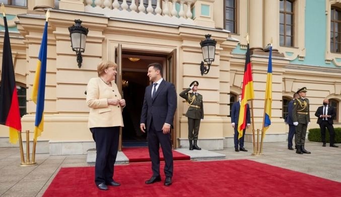Зеленский и Меркель анонсировали консультации с ЕС и Германией по "Северному потоку-2"