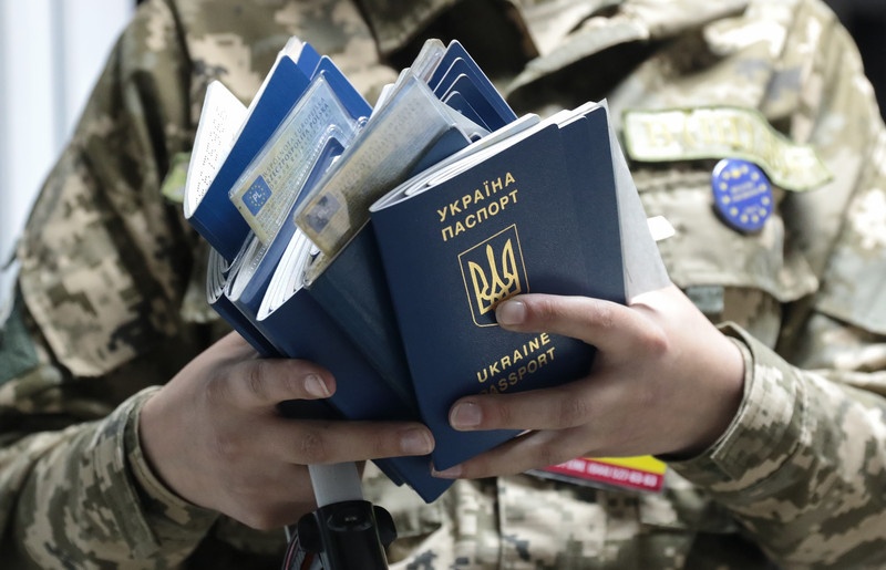 Трудовая миграция: сколько украинцев уже покинули родину